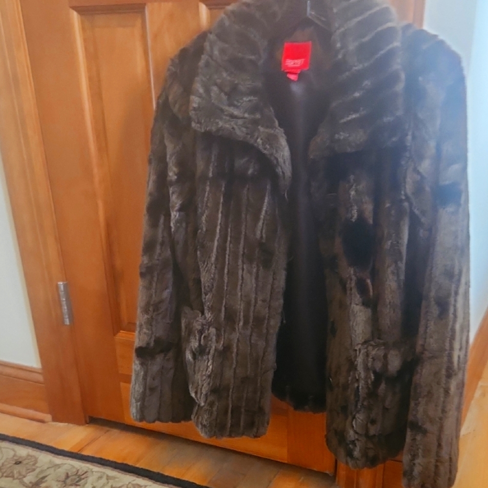 Luxurious Faux Fur Jacket in Brown